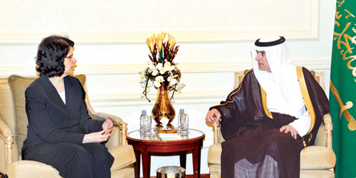 وزير الخارجية يستقبل مسؤولة أمريكية 