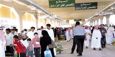 تجار الخضار والفاكهة يضاعفون الاستيراد لسد احتياج السوق المحلي 