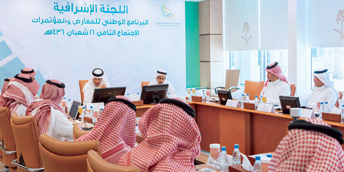  الأمير سلطان بن سلمان خلال ترؤسه الاجتماع