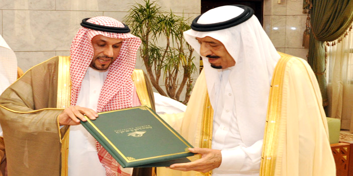  معالي مدير الجامعة يتشرف بتقديم تقرير عن الجامعة لمقام خادم الحرمين الشريفين