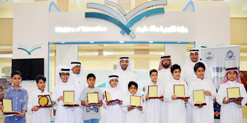  العقيل مع الطلاب المشاركين