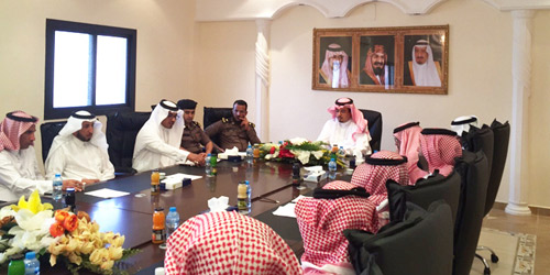  المحافظ مترئساً الاجتماع