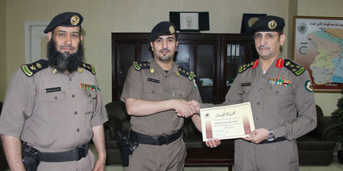  العتيبي مكرماً النقيب الرشيدي