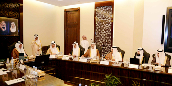  خالد الفيصل يرأس الاجتماع