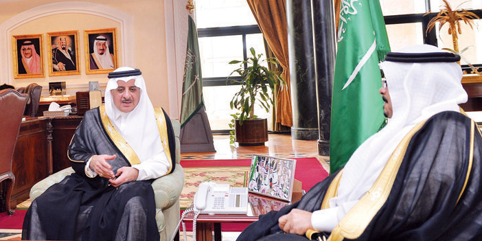 أمير منطقة تبوك يلتقي أمين عام جمعية برنامج الأمير فهد بن سلطان 