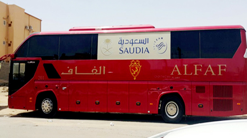  إحدى الحافلات تستعد لنقل ركاب من مطار نجران