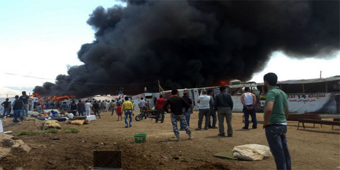 اندلاع حريق في مخيم للنازحين السوريين والفلسطينيين بمدينة صيدا اللبنانية 