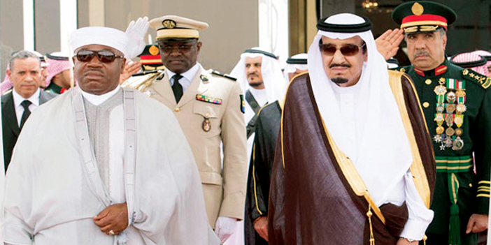 خادم الحرمين يقيم مأدبة غداء تكريماً له: 