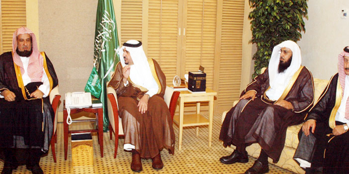  الأمير فيصل بن مشعل خلال لقائه الدكتور السند