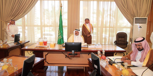  أمير الباحة خلال جلسة المجلس