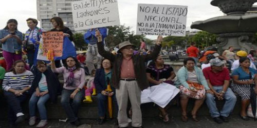 الآف المتظاهرين في غواتيمالا يطالبون برحيل الرئيس 
