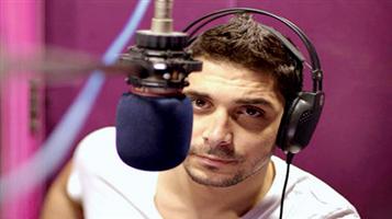 خليل جمال يفوز بلقب «مذيع العرب» في موسمه الأول 