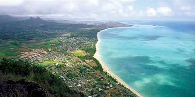 شاطئ «وايمانالو بيتش بارك» الأجمل في أمريكا 