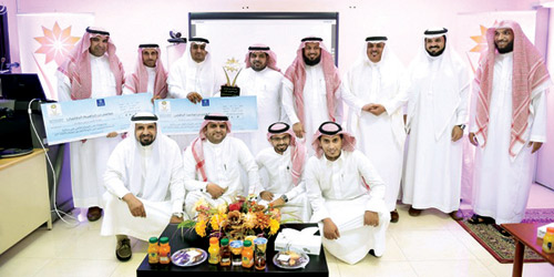 ثانوية القدس بالرس تكرم المعلمين المتميزين خلال العام الدراسي 