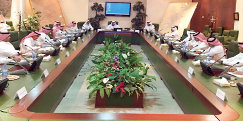لجنة الانتخابات البلدية بمنطقة الرياض تستعرض خطط المراكز الانتخابية الرجالية والنسائية 