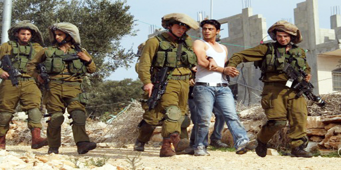  الجيش الصهيوني يقوم بأسر أحد الفلسطينيين