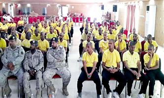 500 ضابط وطالب بالحرس الجوي يشاهدون أعضاء (كفى) المسرطنة 