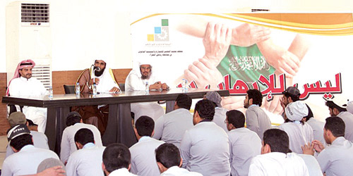  الداعية المحسن والسلامة في لقائهم مع المتدربين