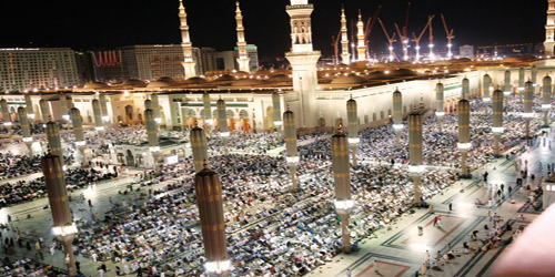 500 ألف مصل يؤدون صلاة التراويح في أول ليلة بالمسجد النبوي 