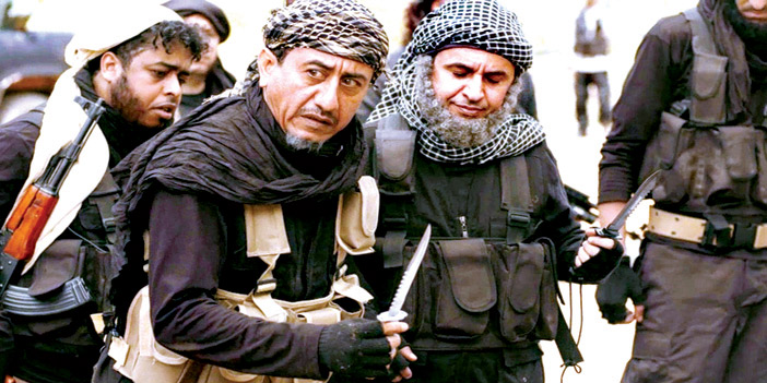  ناصر القصبي يستعد لذبح أحد «المنافقين» حسب رغبة داعش في حلقة «بيضة الشيطان»