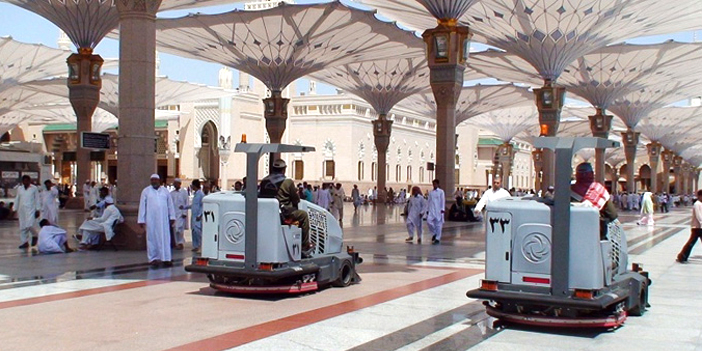  أحدث مكائن التنظيف لساحات المسجد النبوي