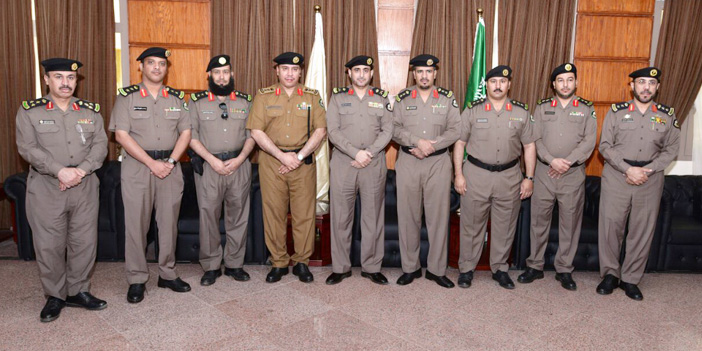  الضباط المترقون مع مدير شرطة حائل