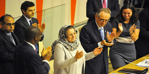  د. ثريا عبيد خلال احتفالية تسليمها جائزة صندوق الأمم المتحدة للسكان