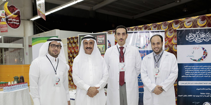  محافظ رياض الخبراء مع فريق الحملة