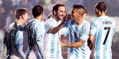 التانجو الأرجنتيني يستعيد خطورته التهديفية ويوجه تحذيراً لأصحاب الأرض 