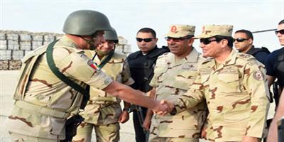 السيسي بالزي العسكري في سيناء لتفقد عناصر الجيش والشرطة 