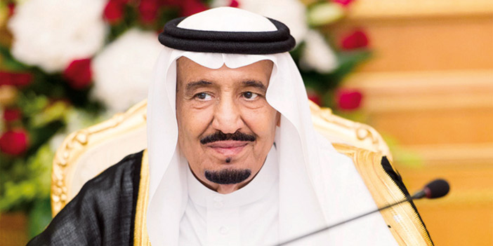 خادم الحرمين خلال رئاسته جلسة مجلس الوزراء أمس