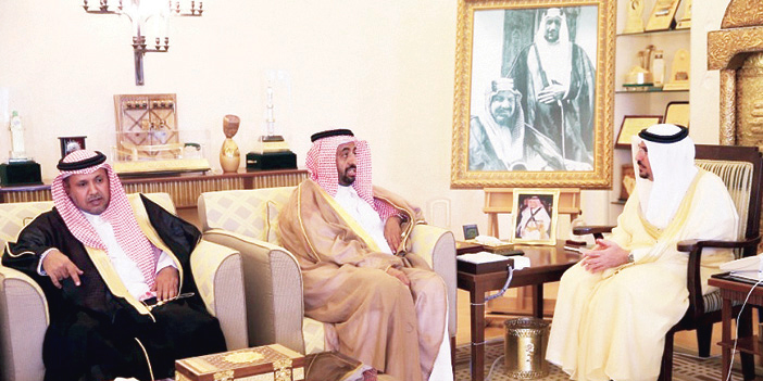  أمير القصيم خلال لقائه الخنفور