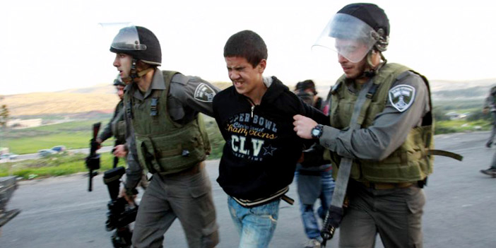  الاحتلال الصهيوني يعتقل شاباً فلسطينياً