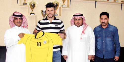  اللاعب سوف يرتدي الرقم 10