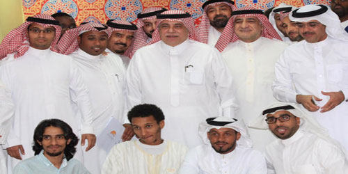 إنشاء وحدة للخريجين من الأبناء لمتابعة توظيفهم 