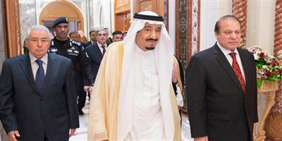 خادم الحرمين يتسلم رسالة تعزية من الرئيس الجزائري ويستقبل رئيس الوزراء الباكستاني ووزير الخارجية المصري 