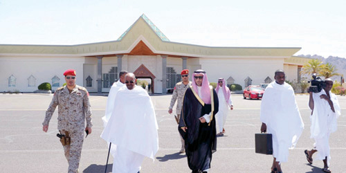 رئيس جمهورية السودان يغادر المدينة المنورة 