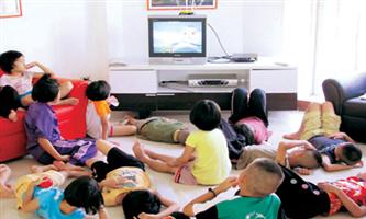 مشاهدة الأطفال للتليفزيون أكثر من ساعتين يومياً تعرضهم للتنمر مستقبلاً 