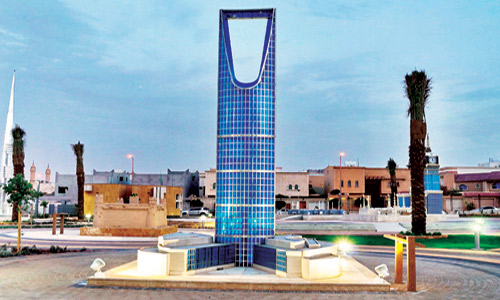 مجسمات حديقة المعالم تستقطب زوار شرق الرياض طوال أيام العيد 