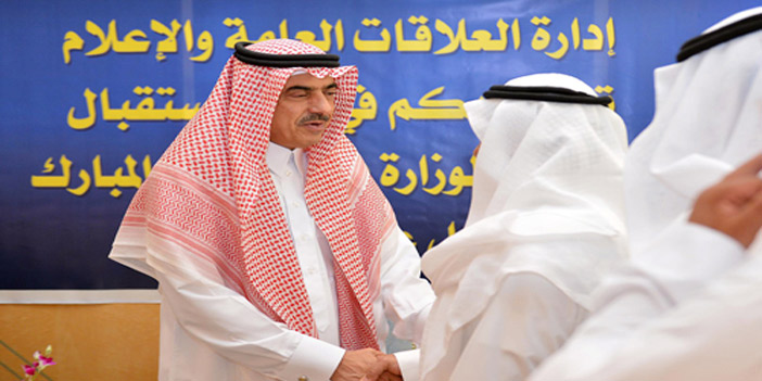 م. آل الشيخ يعايد منسوبي حفل الشؤون البلدية 