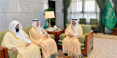 الأمير فيصل بن بندر يحث منسوبي إمارة منطقة الرياض على الارتقاء بالخدمة المقدمة للمواطن 