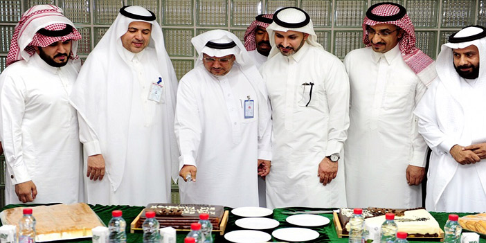 مستشفى الملك سلمان بن عبدالعزيز يعايد منسوبيه 