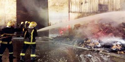 10 فرق إطفاء تخمد حريقًا بمستودع غذائي في صبيا 