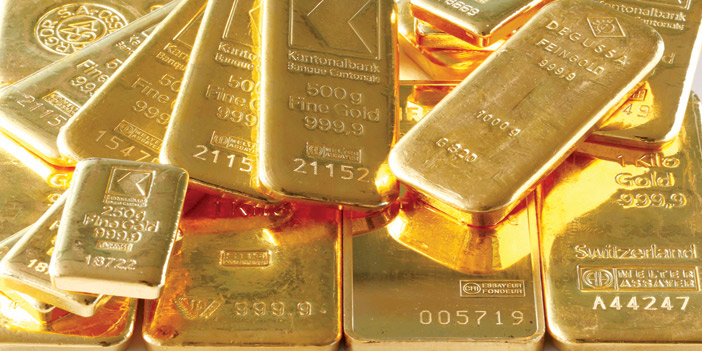 الذهب يتراجع ويقترب من أدنى مستوى في 5 سنوات ونصف 