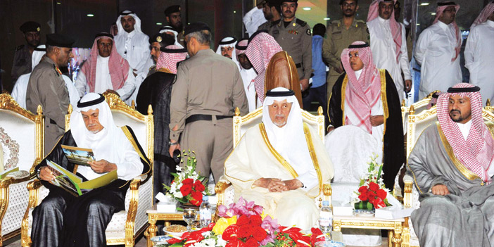  الأمير خالد الفيصل خلال افتتاحه المتنزه