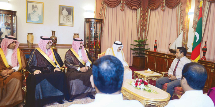 الرئيس المالديفي يستقبل الأمير منصور بن متعب 