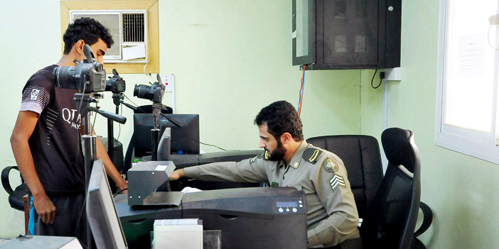 جوازات نجران تواصل استقبال الأشقاء اليمنيين لتصحيح أوضاعهم 