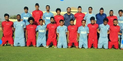  صورة جماعية للفريقين