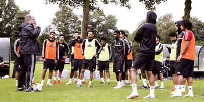 انفراج أزمة التأشيرات.. واكتمال وصول لاعبي الشباب لمعسكر هولندا 