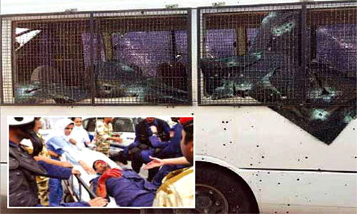  آثار التفجير على إحدى الحافلات وفي الإطار إسعاف رجل أمن مصاب